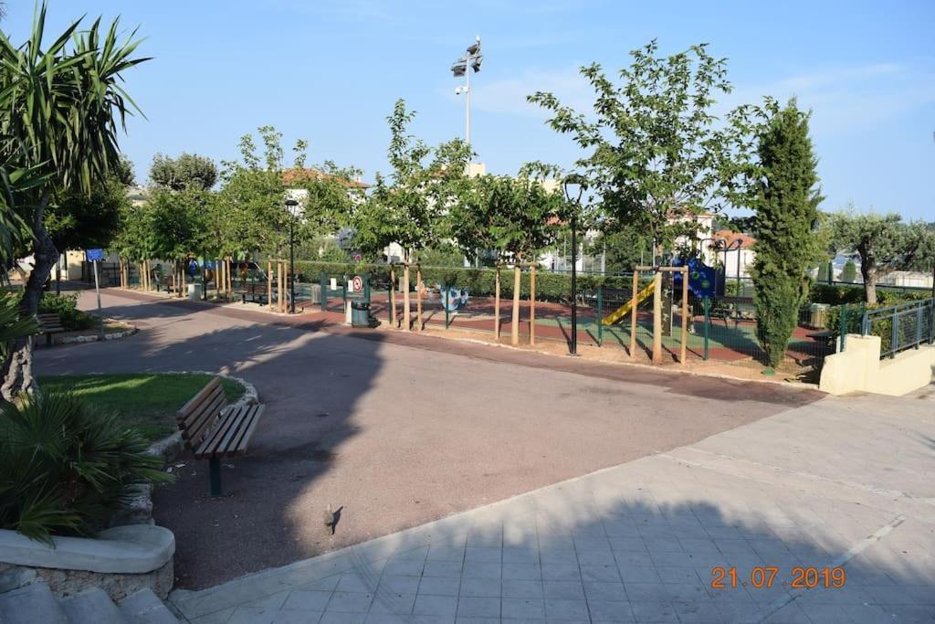 Iafrate-Oksoleil Apartment วีลล์ฟรองซ์-ซูร์-แมร์ ภายนอก รูปภาพ
