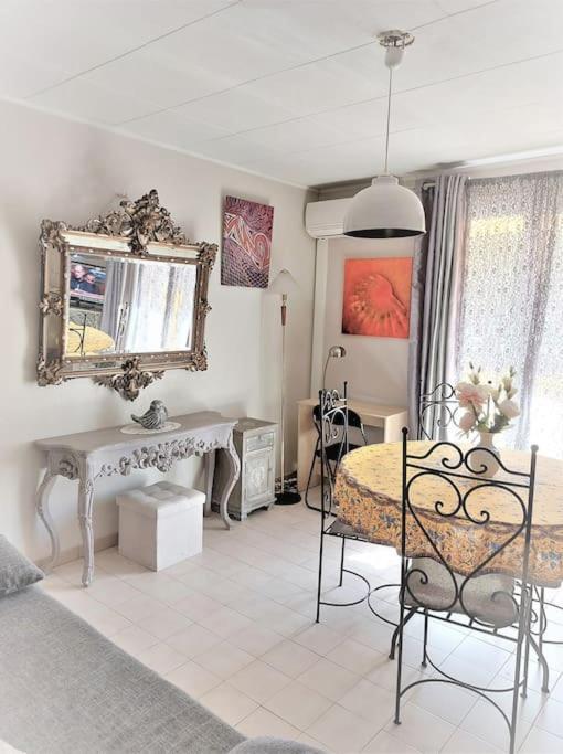 Iafrate-Oksoleil Apartment วีลล์ฟรองซ์-ซูร์-แมร์ ภายนอก รูปภาพ